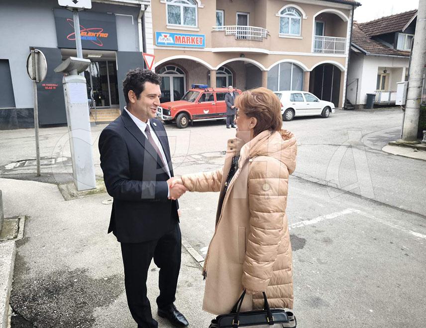 КОСTАЈНИЦА, 2. АПРИЛА /СРНА/ - Министар финансија Републике Српске Зора Видовић најавила је данас у Костајници да ће ове године кренути велики инвестициони циклус у свим општинама и градовима Српске, и то не само у инфраструктуру, већ и у привредне пројекте.