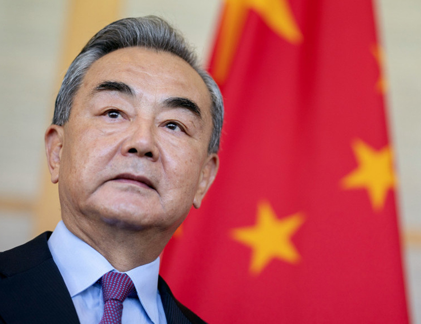 ПЕКИНГ, 2. АПРИЛА /СРНА/ - Питање проласка бродова кроз Ормуски мореуз је посљедица рата са Ираном и мореуз неће бити стабилан све док трају борбе, изјавио је кинески министар спољних послова Ванг Ји.