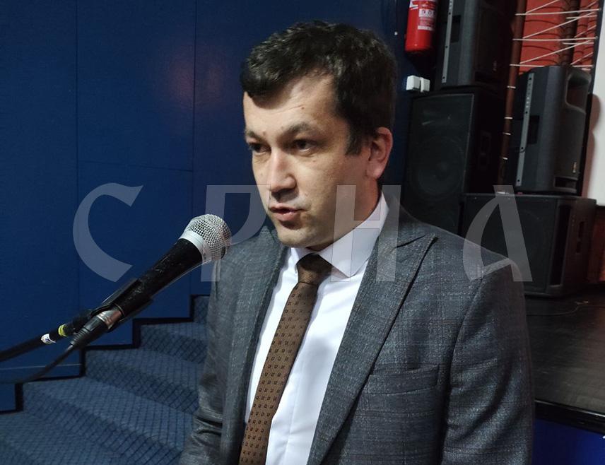 СРЕБРЕНИЦА, 3. АПРИЛА /СРНА/ - Пола милиона КМ, колико је Влада Републике Српске одобрила за реализацију инфраструктурних пројеката у општини Сребреница, биће искориштено за три пројекта, изјавио је Срни начелник ове општине Милош Вучић.