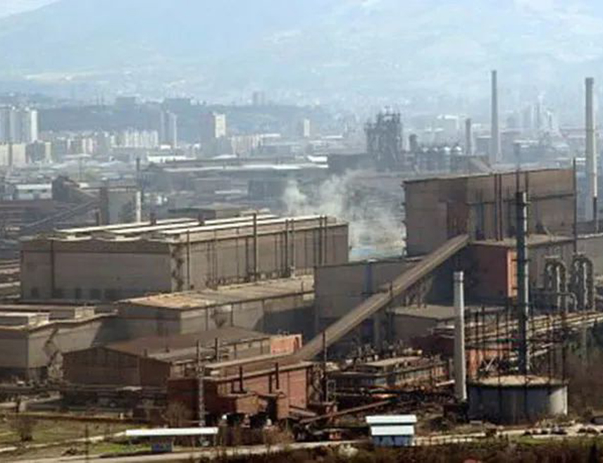 ЗЕНИЦА, 3. АПРИЛА /СРНА/ - Због дуговања је за понедјељак, 6. априла, најављено искључење електричне енергије компанији "Нова жељезара" из Зенице, што би могло довести до наглог заустављања производње, уз озбиљне ризике и могућност еколошке катастрофе.