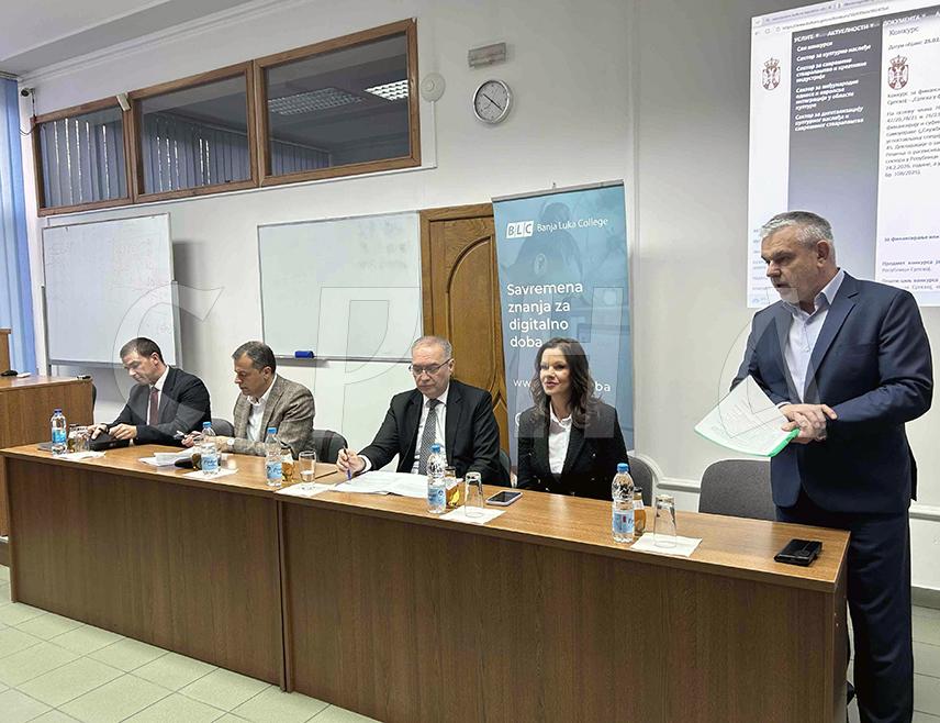 БАЊАЛУКА, 3. АПРИЛА /СРНА/ - Конкурс Министарства културе Србије за финансирање или суфинансирање пројеката подршке развоју културног сектора у Републици Српској, вриједан више од 750.000 евра, није само финансијски подстицај, већ потврда заједничког културног идентитета, изјавила је помоћник министра за културу Републике Српске Тања Ђаковић.