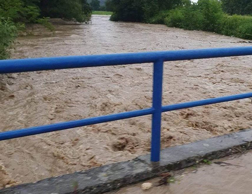 БИЈЕЉИНА, 3. АПРИЛА /СРНА/ - Јавна установа "Воде Српске" упозорила је данас на могућност новог, наглог раста бујичних токова у Републици Српској усљед падавина и топљења снијега.