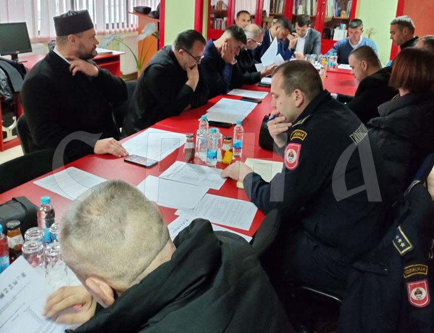 СРЕБРЕНИЦА, 3. АПРИЛА /СРНА/ - Организациони одбор за обиљежавање сјећања на страдање Срба из средњег Подриња и Бирча, које ће бити 4. јула у Братунцу, прихватио је пратеће програмске садржаје, а предсједник Одбора Лазар Продановић најавио разговор са Његовом светошћу патријархом Порфиријем, који је обећао да ће и ове године служити парастос.