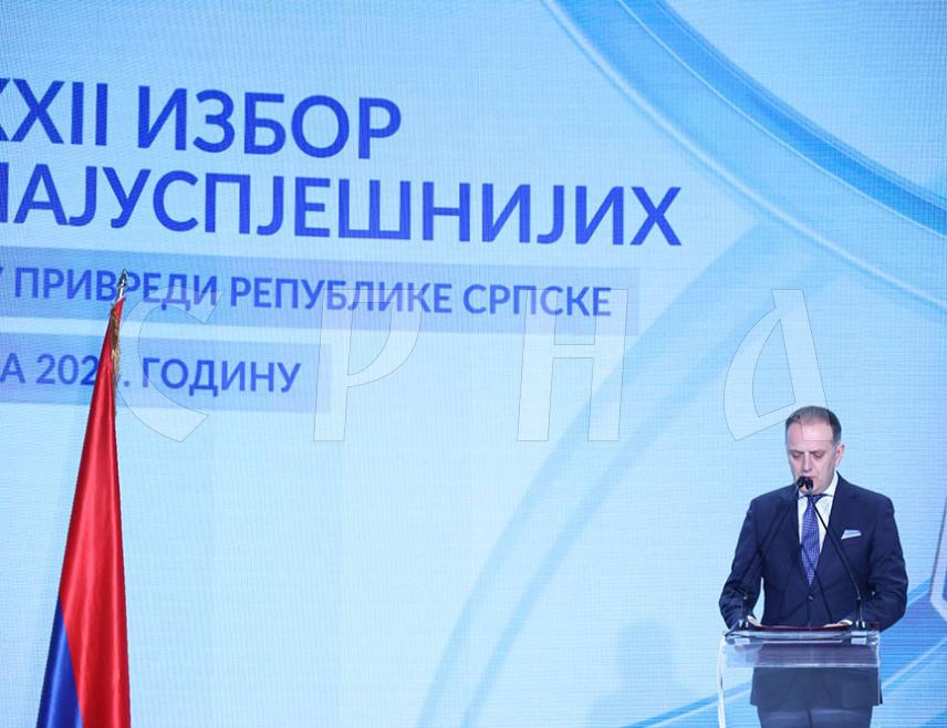 БАЊАЛУКА, 3. АПРИЛА /СРНА/ - Предсједник Привредне коморе Републике Српске Горан Рачић истакао је да привреда Српске показује снагу у изазовним временима и да је постигла одличне резултате.