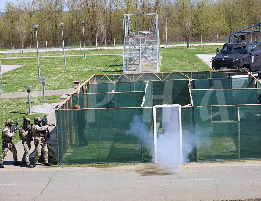 БАЊАЛУКА, 4. АПРИЛА /СРНА/ - Директор Полиције Републике Српске Синиша Кострешевић честитао је свим припадницима Дан полиције, те је пожелио успјех у раду и професионалном обављању посла.