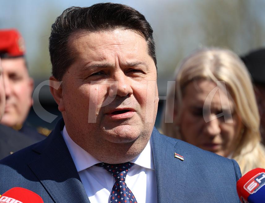 BANJA LUKA, APRIL 4 /SRNA/ – Republika Srpska National Assembly Speaker Nenad Stevandić says on the occasion of Police Day that there is absolute consensus among all institutions and political representatives when it comes to improving the work and equipment of police officers, adding that this is one of the priorities.