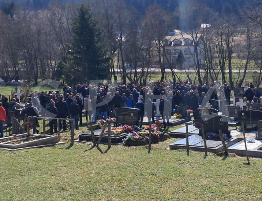 TRNOVO, APRIL 4 /SRNA/ – Marinko Bjelica, the father of three fallen soldiers of the Republika Srpska Army, was laid to rest today at the local cemetery in Širokari, where his children are also buried.