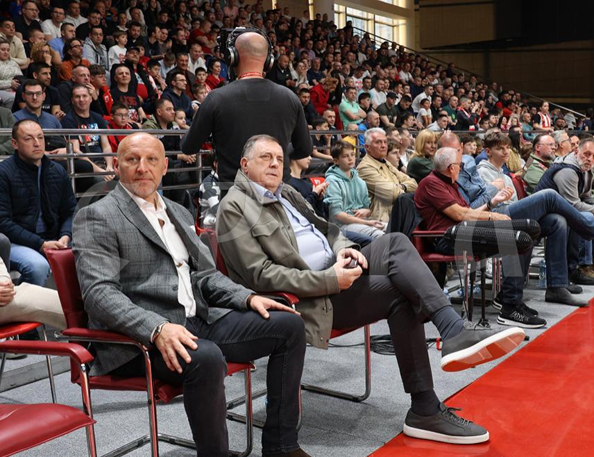 ЛАКТАШИ, 4. АПРИЛА /СРНА/ - Предсједник СНСД-а Милорад Додик присуствује у Лакташима утакмици 6. кола Топ 8 фазе АБА лиге између екипа "Игокее" и "Црвене звезде".