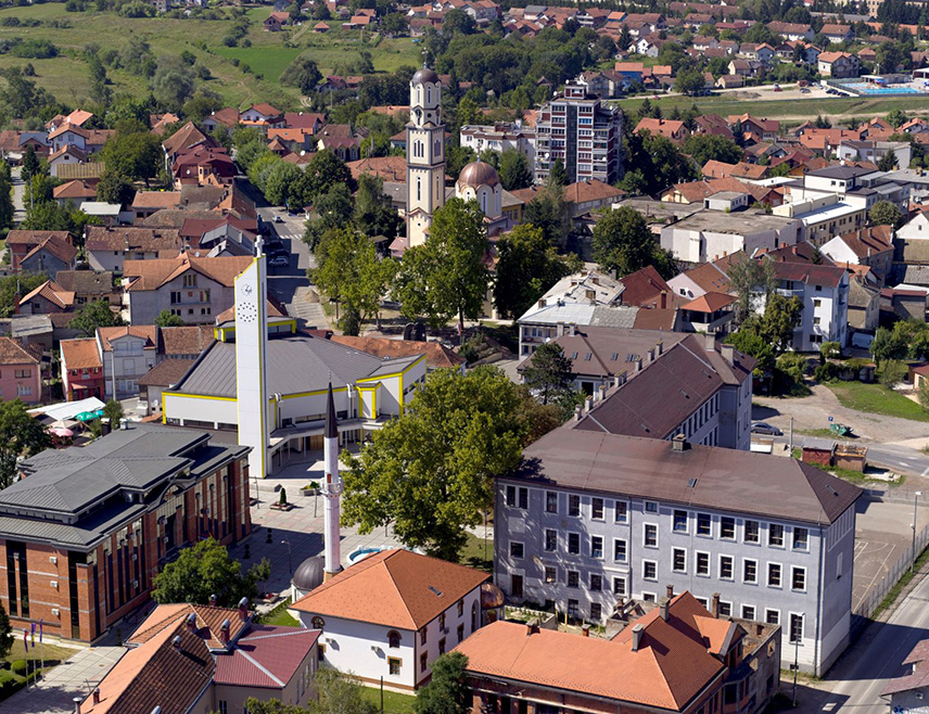 BANJA LUKA, APRIL 4 /SRNA/ - A humanitarian initiative launched following the tragic death of priest Nenad Mitrić and his wife Nedeljka to assist their minor children has been supported today by SNSD leader Milorad Dodik, Sarajevo-Gas director from Istočno Sarajevo Nedeljko Elek, and businessman from Derventa Milanko Balešević, who will use personal funds to purchase three apartments for the three children, it was confirmed to SRNA.