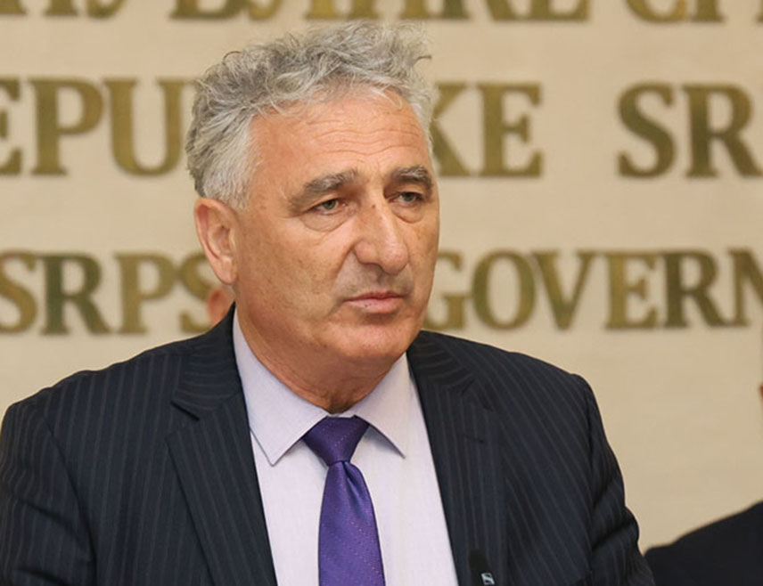 НЕВЕСИЊЕ, 5. АПРИЛА /СРНА/ - Владе Републике Српске и Србије уложиле су у протеклих десет година око 40 милиона КМ у пројекте на подручју општине Невесиње, који су значајно промијенили инфраструктурну и привредну слику ове општине, а улагања се настављају и ове године, изјавио је Срни начелник oпштине Невесиње Миленко Авдаловић.