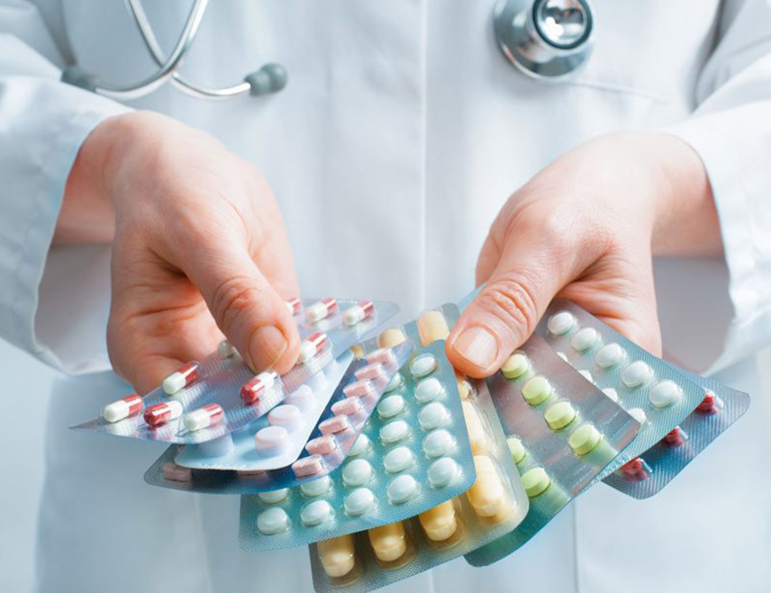 САРАЈЕВО, 5. АПРИЛА /СРНА/ - Произвођачи лијекова и правна лица која обављају промет на велико лијековима дужни су да стално имају на располагању утврђене количине са листе есенцијалних лијекова, на којој су, осим лијекова који се користе/издају у здравственим установама и они за онколошке пацијенте, те вакцине за имунизацију становништва, речено је Срни у Агенцији за лијекове и медицинска средства БиХ.