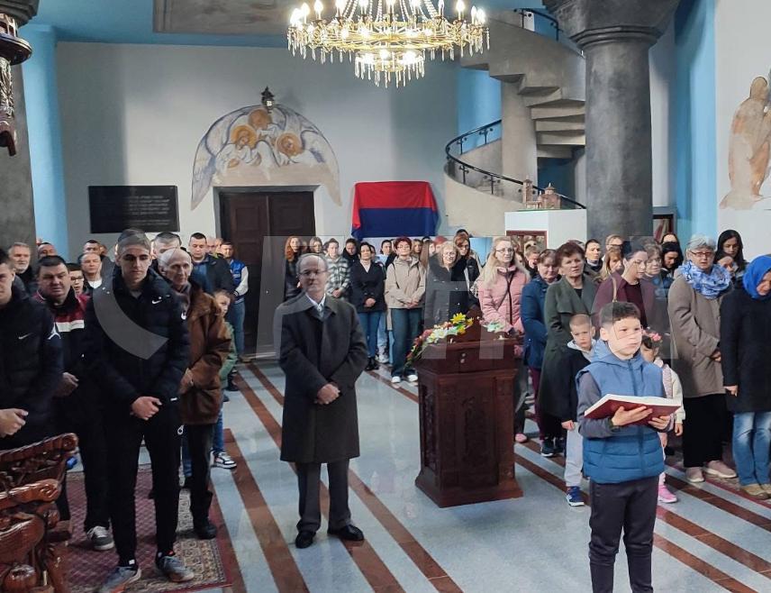 ДРВАР, 5. АПРИЛА /СРНА/ – У Храму Светог Саве у Дрвару данас је свечано обиљежен празник Цвијети, који симболизује улазак Господа Исуса Христа у Јерусалим.