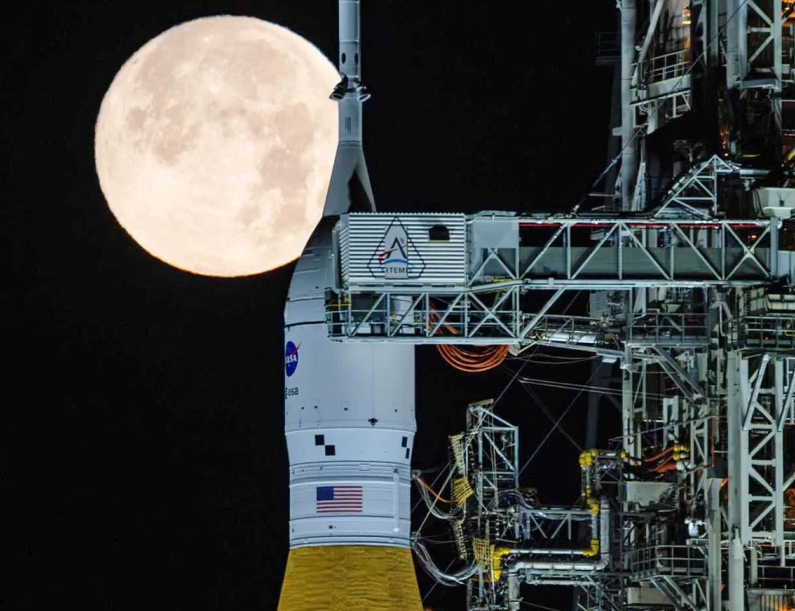 ВАШИНГТОН, 6. АПРИЛА /СРНА/ - Астронаути мисије "Артемис" ушли су у завршну фазу припрема зе лет око Мјесеца у облику петље, а гравитациона сила Мјесеца која дјелује на летјелицу сада је jача од гравитације Земље.