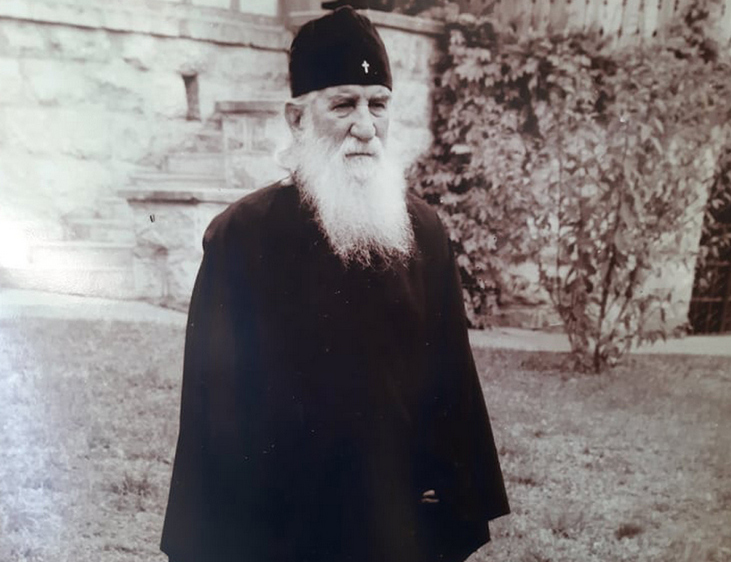 БИЈЕЉИНА, 6. АПРИЛА /СРНА/ - Архимандрит манастира Ћелије Јустин Поповић, теолог, филозоф, књижевник, умро је 7. априла 1979. године.