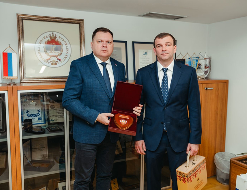 БАЊАЛУКА, 6. АПРИЛА /СРНА/ - Делегација Главне управе Министарства унутрашњих послова /МУП/ Руске Федерације за град Москву боравила је у четвородневној посјети МУП-у Републике Српске,  поводом обиљежавања 4. априла – Дана полиције, што је једна у низу активности која се реализује у оквиру дугогодишње сарадње.