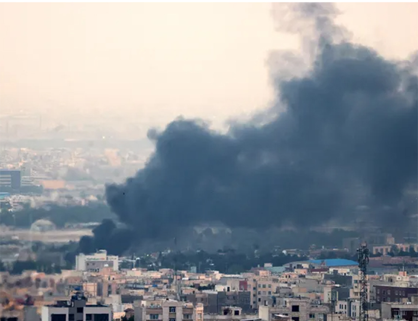 ТЕХЕРАН, 6. АПРИЛА /СРНА - РИА Новости/ - Неколико експлозија одјекнуло је у подручју петрохемијских фабрика у граду Асалује, на југу Ирана, јавила је новинска агенција Фарс.