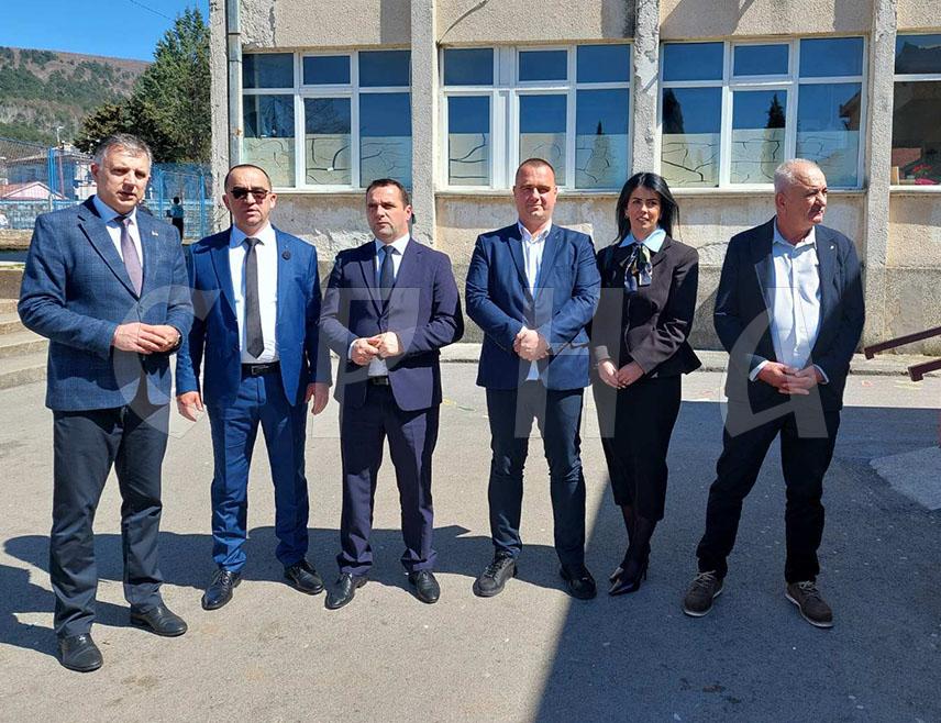 БИЛЕЋА, 6. АПРИЛА /СРНА/ - Влада Републике Српске уложиће ове године 600.000 КМ за санацију и доградњу Основне школе /ОШ/ "Петар Други Петровић Његош" у Билећи, изјавио је министар просвјете и културе Српске Боривоје Голубовић.