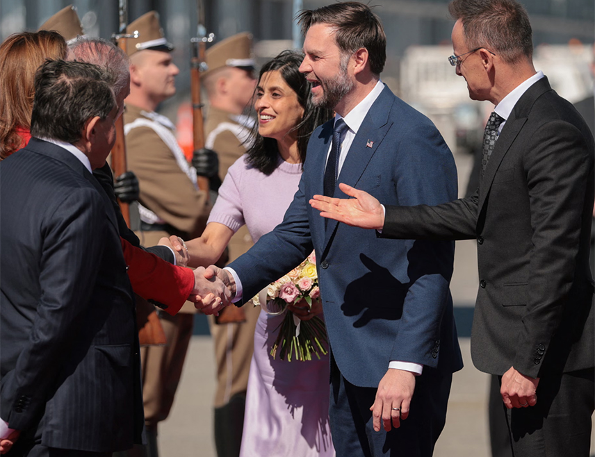 БУДИМПЕШТА, 7. АПРИЛА /СРНА/ - Потпредсједник САД Џејмс Дејвид Венс допутовао је у посјету Будимпешти, јавио је Ројтерс.