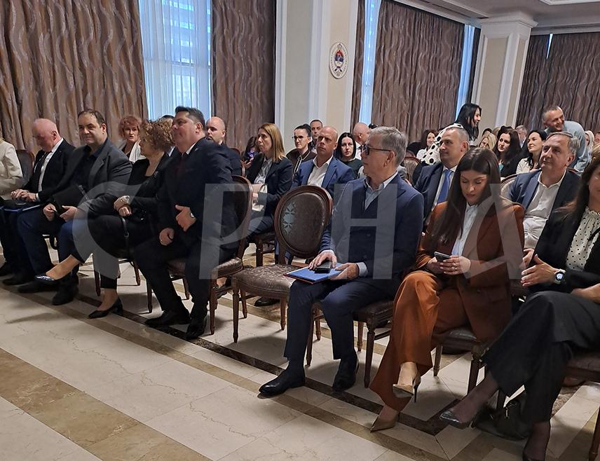 БАЊАЛУКА, 7. АПРИЛА /СРНА/ - У Бањалуци је данас отворен Фестивал здравља у организацији Министарства здравља и социјалне заштите Републике Српске.