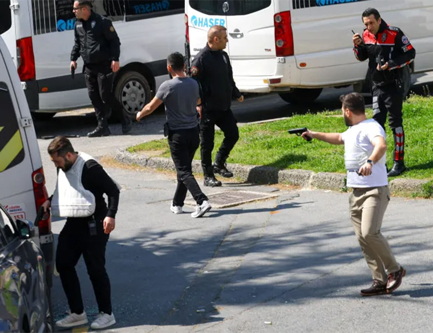 ИСТАНБУЛ, 7. АПРИЛА /СРНА/ - Лица која су извршила напад на Конзулат Израела у Истанбулу повезани су са организацијом која злоупотребљава религију, изјавио је министар унутрашњих послова Турске Мустафа Чифтчи.