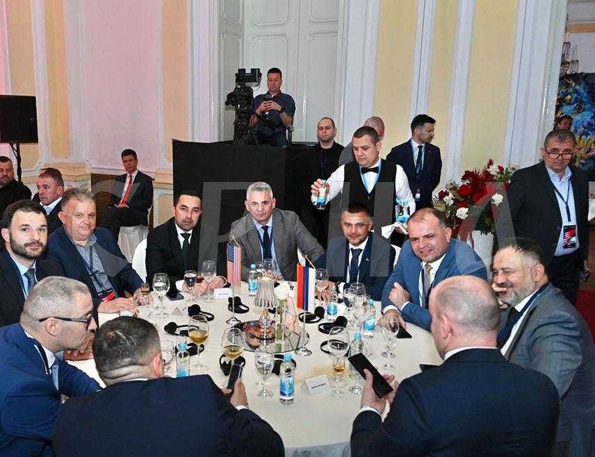 БАЊАЛУКА, 7. АПРИЛА /СРНА/ - Начелник општине Козарска Дубица Игор Савковић изјавио је да су на панел-дискусији у Бањалуци на којој се обратио син америчког предсједника Доналд Трамп Млађи изнесене јасне поруке које иду у прилог бољем позиционирању интереса Републике Српске на глобалној политичкој сцени.