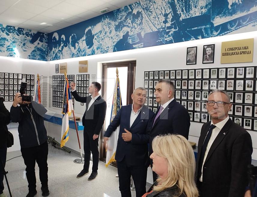 БИЈЕЉИНА, 8. АПРИЛА /СРНА/ - Предсједник Владе Републике Српске Саво Минић најавио је да ће сутра на Влади бити приједлог закона о борачким правима и да ће урадити све да се српском борцу врати достојанство.