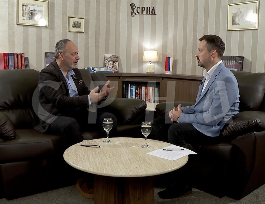 БАЊАЛУКА, 11. АПРИЛА /СРНА/ - Повећање плата у здравству значајан је искорак који ће допринијети побољшању положаја здравствених радника у Републици Српској, али је за квалитетнији систем неопходно ријешити и проблем недостатка специјалиста породичне медицине, изјавио је Срни предсједник Удружења доктора породичне медицине Драшко Купрешак.