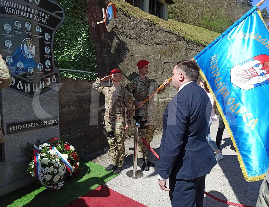 ЗВОРНИК, 8. АПРИЛА /СРНА/ - Специјална бригада полиције и њени одреди били врх копља у оружаној борби за одбрану Републике Српске, изјавио је министар унутрашњих послова Српске Жељко Будимиру у Зворнику током обиљежања 34 године од формирања Централног одреда Специјалне бригаде полиције.