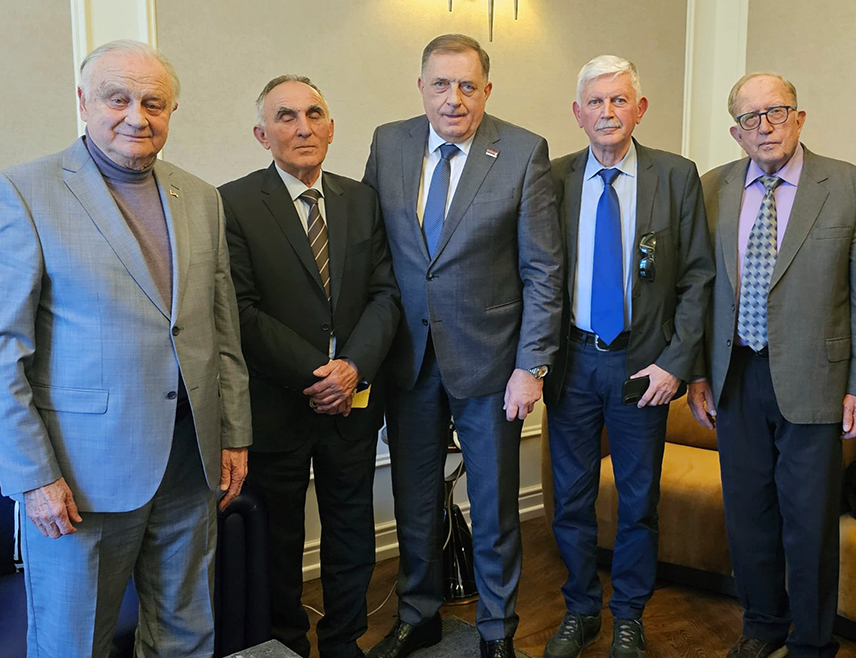 БАЊАЛУКА, 8. АПРИЛА /СРНА/ - Предсједник СНСД-а Милорад Додик разговарао је данас са руководством Асоцијације "Ствараоци Републике Српске", које га је упознало о активностима Асоцијације за ову годину.