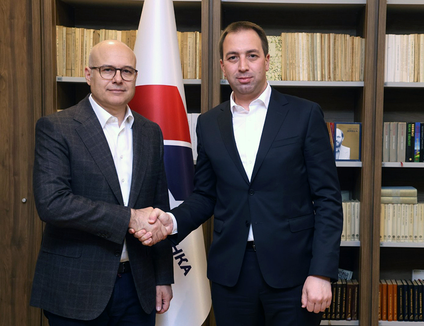 БЕОГРАД, 8. АПРИЛА /СРНА/ - Министар правде Републике Српске Горан Селак и савјетник предсједника Србије Милош Вучевић разговарали су данас у Београду о актуелној политичкој ситуацији у региону, положају српског народа и даљем јачању сарадње између Републике Српске и Србије.