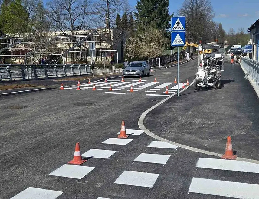 БАЊАЛУКА, 9. АПРИЛА /СРНА/ - Мост преко ријеке Врбас у бањалучком насељу Чесма биће данас отворен, а свечаности ће присуствовати предсједник Владе Републике Српске Саво Минић.