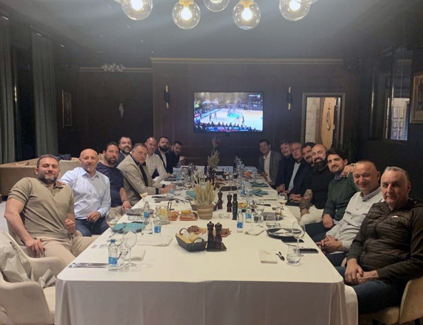 БАЊАЛУКА, 8. АПРИЛА /СРНА/ - Предсједник СНСД-а Милорад Додик састао се вечерас у Лакташима са предсједником и потпредсједником ФИБА Европе Хорхеом Гарбахосом и Камилом Новаком.