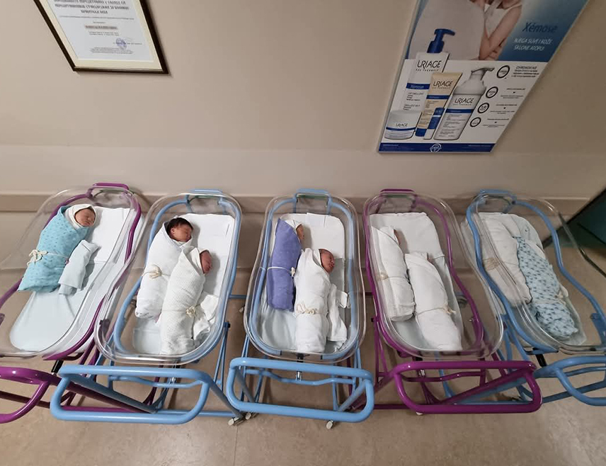 БИЈЕЉИНА, 9. АПРИЛА /СРНА/ - У Републици Српској у протекла 24 часа рођене су 24 бебе, 11 дјевојчица и 13 дјечака, речено је Срни у породилиштима.