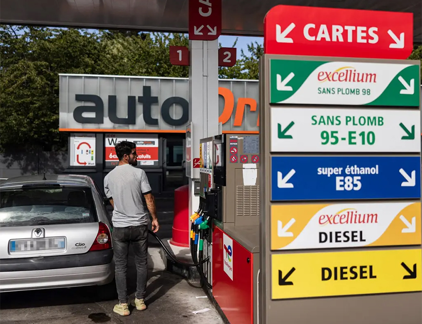 ПАРИЗ, 9. АПРИЛА /СРНА-Ројтерс/ - Влада Француске позваће трговце бензином и дизелом да снизе цијене једнако брзо као што су их повећали, јер глобалне цијене нафте нагло расту и падају, изјавио је министар финансија Ролан Лескур.