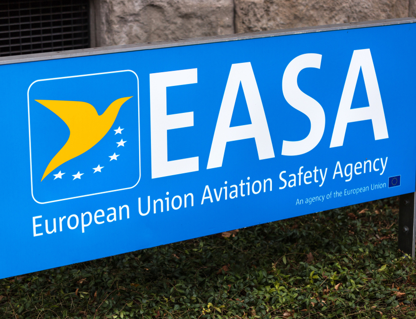 БРИСЕЛ, 9. АПРИЛА /СРНА-Ројтерс/ - Европска регулаторна агенција за безбједност авио-саобраћаја /ЕАСА/ продужила је до 24. априла препоруку авио-компанијама да избјегавају ваздушни простор Блиског истока и Персијског залива, наводи се у ажурираном билтену о зонама сукоба.