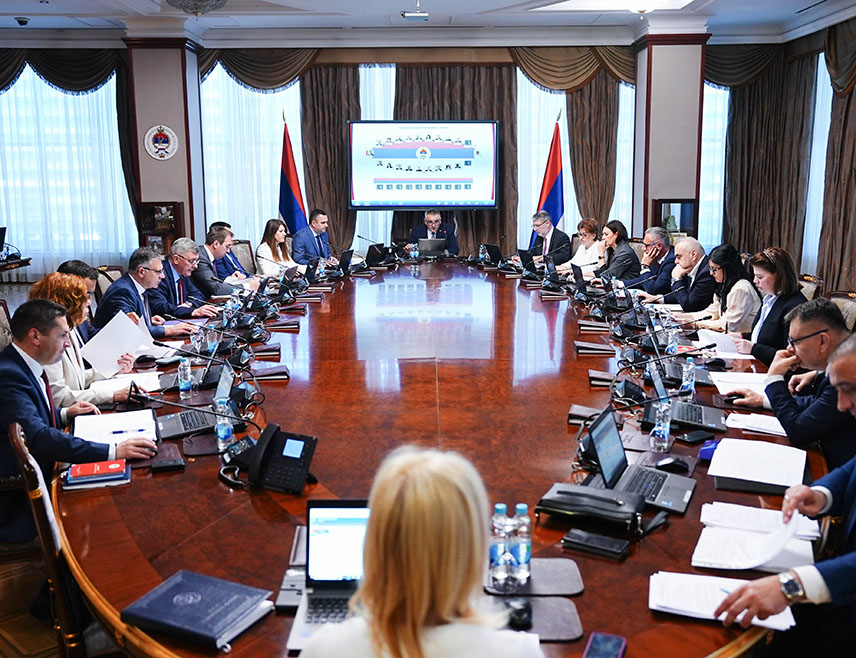 БАЊАЛУКА, 9. АПРИЛА /СРНА/ - Влада Републике Српске утврдила је Нацрт закона о измјенама и допунама Закона о систему интерних финансијских контрола у јавном сектору Српске, јер се указала потреба за унапређењем система интерних финансијских контрола и усклађивањем са међународно признатим стандардима управљања и контроле.