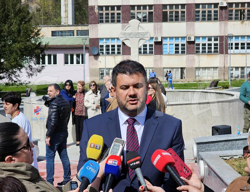 ISTOČNO SARAJEVO, APRIL 9 /SRNA/ - The director of "Srbija" Hospital in Istočno Sarajevo, Nebojša Šešlija, stated that it is devastating that more than 30 years after the end of the war, Serb medical staff from Sarajevo are coming to Istočno Sarajevo because they cannot endure national pressure there, similar to what they experienced in 1992.