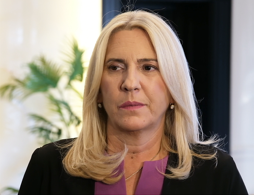 БАЊАЛУКА, 9. АПРИЛА /СРНА/ - Српски члан Предсједништва БиХ Жељка Цвијановић истакла је да министар иностраних послова у Савјету министара Елмедин Конаковић причом о имовини покушава да одвуче пажњу од вјерског обреда у Сарајеву иранском ајатолаху Алију Хамнеију, који је незванично најављен, а онда под притиском експресно и званично одјављен.