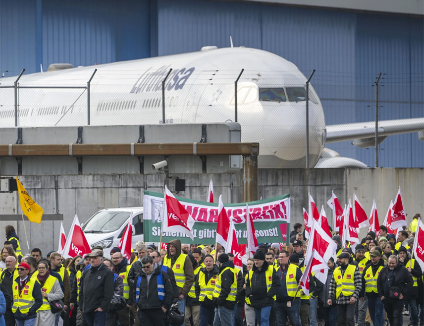 БЕРЛИН, 10. АПРИЛА /СРНА-Ројтерс/ - Летови авио-превозника "Луфтханза" значајно су поремећени, јер је синдикат кабинског особља УФО ступио у једнодневни штрајк.
