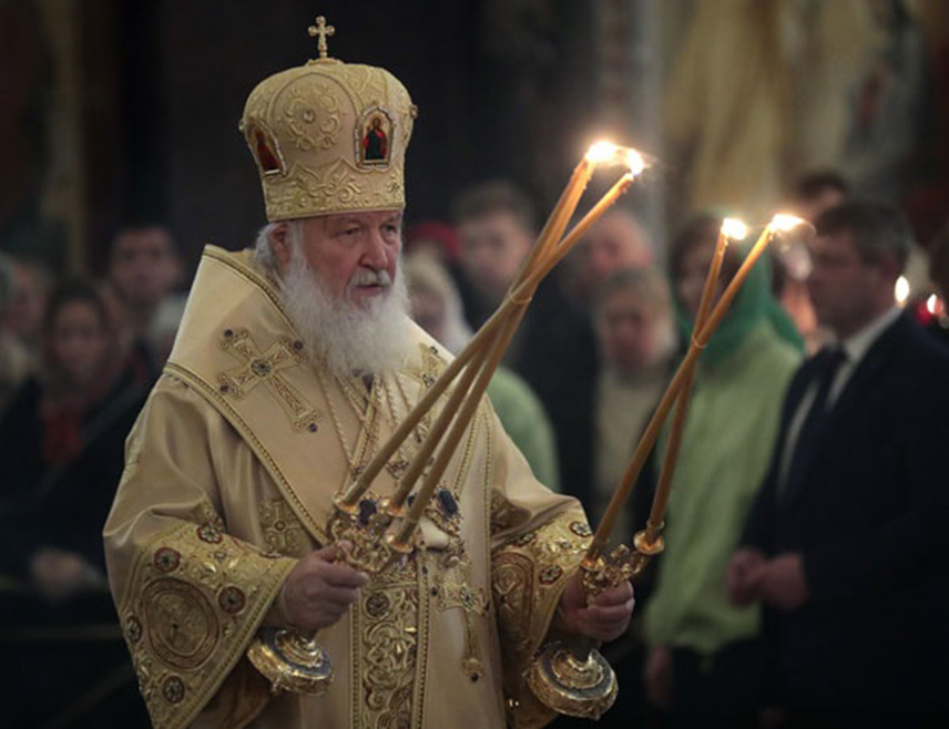 МОСКВА, 11. АПРИЛА /СРНА/ - Патријарх московски и цијеле Русије Кирил честитао је вјерницима предстојеће Васкрсење Христово и позвао их да се "помире и загрле" на Васкрс, као и да помогну онима којима је потребна помоћ и утјеше ожалошћене.