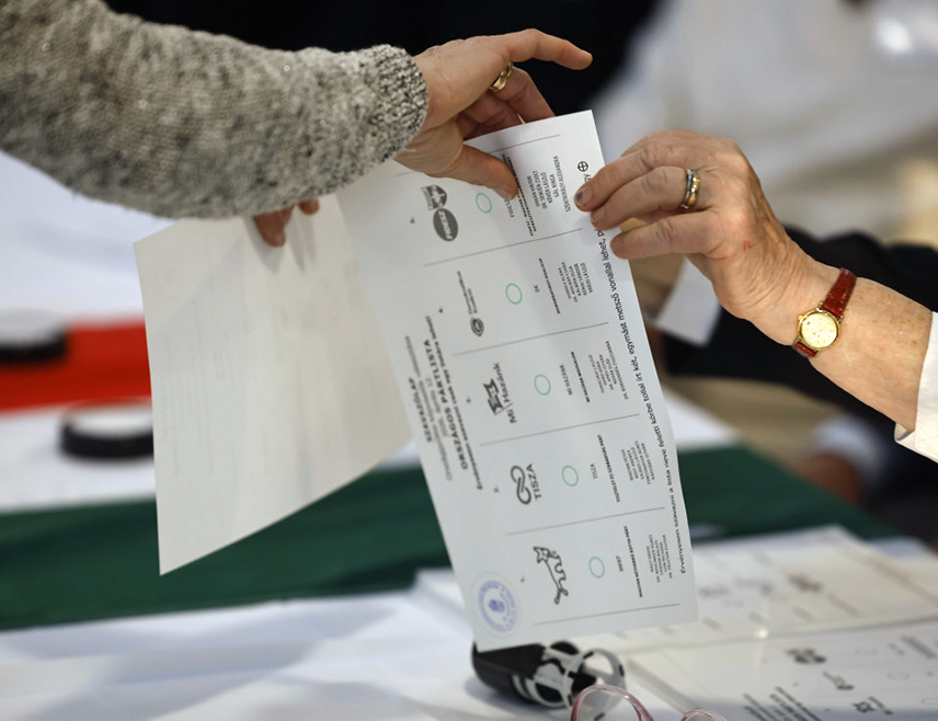 БУДИМПЕШТА, 12. АПРИЛА /СРНА/ - На парламентарним изборима у Мађарској забиљежена је велика излазност - до 15.00 часова гласало је 66,01 одсто гласача, саопштила је мађарска изборна комисија.