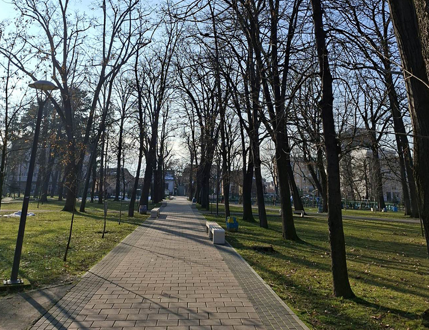 БАЊАЛУКА, 13. АПРИЛА /СРНА/ - У Републици Српској и Федерацији БиХ /ФБиХ/ данас ће бити топло уз сунчане периоде, али се очекује и наоблачење које ће кренути са запада и постепено захватити већину предјела.