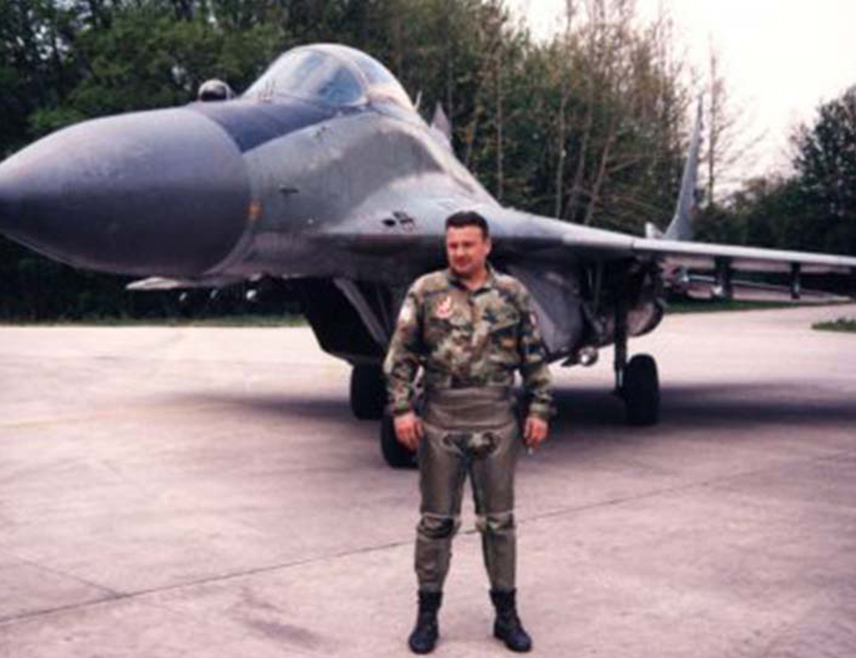 Children should be taught that there were people to whom freedom mattered more than life itself. Pilots Slobodan Perić and Zoran Radosavljević were among those who, without fear of a far more powerful enemy, confronted NATO aviation.After their aircraft were hit by enemy missiles, Perić was found alive on the territory of Republika Srpska, while Radosavljević gave his life for freedom