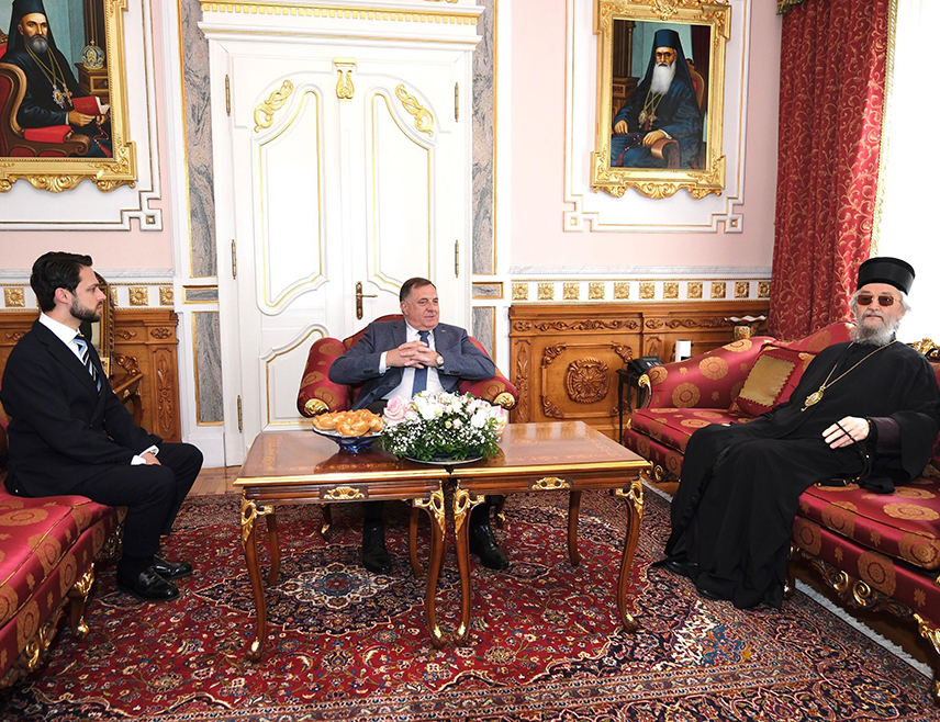 БАЊАЛУКА, 13. АПРИЛА /СРНА/ - Предсједник СНСД-a Милорад Додик састао се данас у Бањалуци са Његовим високопреосвештенством митрополитом бањалучким Јефремом и том приликом поручио да је Српска православна црква /СПЦ/ незамјењив фактор друштва и његове стабилизације.