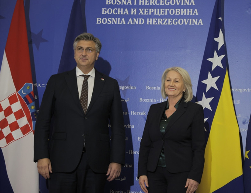 САРАЈЕВО, 13. АПРИЛА /СРНА/ - Предсједавајућа Савјета министара Борјана Кришто разговараће сутра у Мостару са предсједником Владе Хрватске Андрејем Пленковићем.