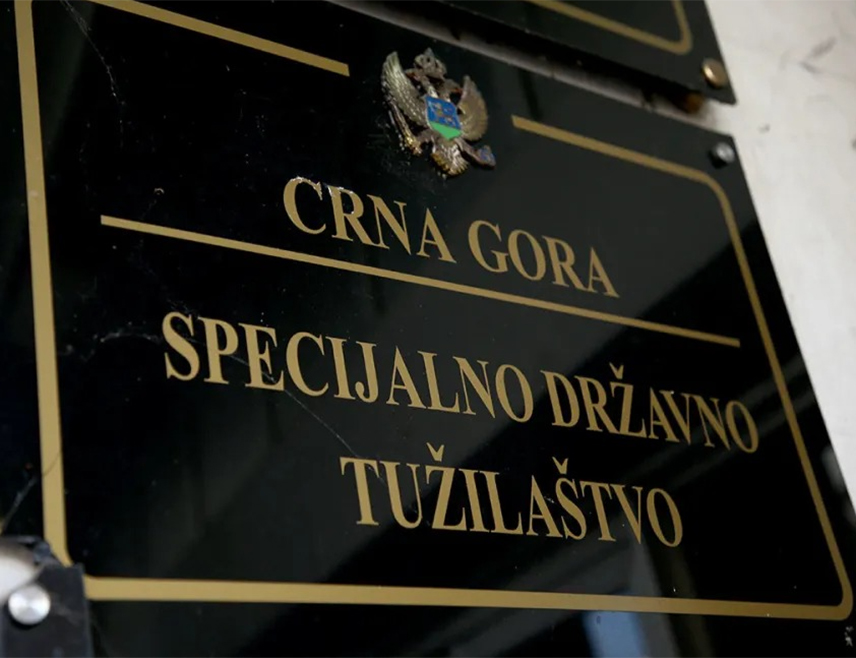 ПОДГОРИЦА, 13. АПРИЛА /СРНА/ - Специјално државно тужилаштво у Црној Гори покренуло је кривични поступак против девет лица због сумње да су дјеловали у оквиру криминалне организације коју су организовали Радоје Звицер и Слободан Кашћелан ради кријумчарења дроге.