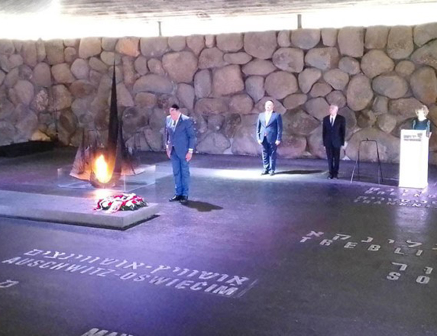 БАЊАЛУКА, 15. АПРИЛА /СРНА/ - Предсједник Милорад Додик упутио је изразе искреног и најдубљег саучешћа, те поштовања и саосјећања предсједнику Државе Израел Исаку Херцогу и премијеру Бењамину Нетанјахуу поводом обиљежавања Дана сјећања на мученике и хероје Холокауста који ће бити обиљежен данас у Јад Вашему.