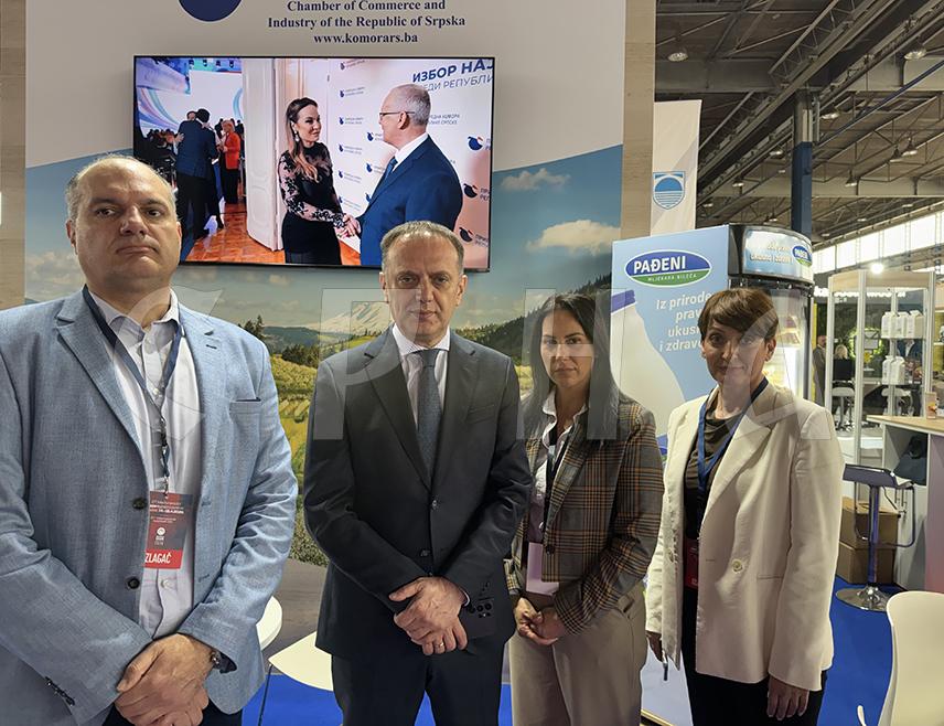 МОСTАР, 14. АПРИЛА /СРНА/ - Привредна комора Републике Српске и ове године организовала је заједнички наступ домаћих привредника на 27. Међународном сајму привреде у Мостару.