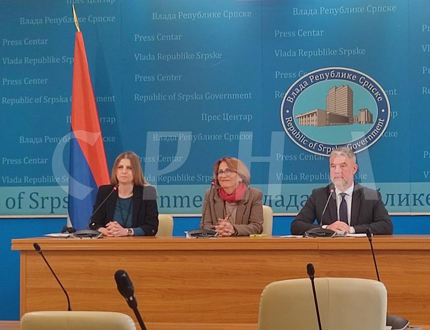 БАЊАЛУКА, 14. АПРИЛА /СРНА/ - Министар здравља и социјалне заштите Републике Српске Ален Шеранић изјавио је да ће Влада тражити да буде основан парламентарни одбор који испитати ситуацију у којој су појединци изнијели дезинформације да су из Фонда солидарности за дијагностику и лијечење обољења, стања и повреда дјеце у иностранству исплаћена три милиона КМ Синдикалној организацији рудника "Нова Љубија", те да ће због таквих дезинформација бити поднесене кривичне пријаве.