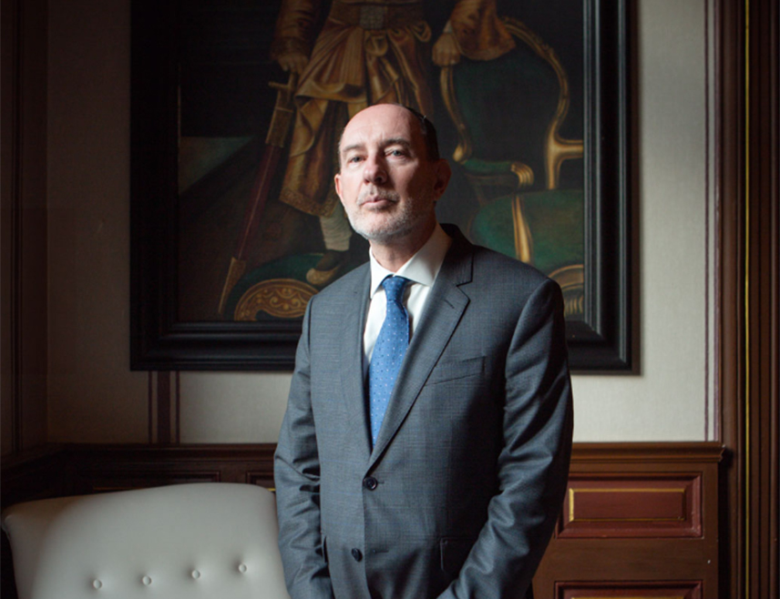 МОСКВА, 14. АПРИЛА /СРНА/ - Француска мора вратити контролу над војним базама НАТО-а на својој територији, изјавио је Пјер де Гол, унук бившег француског предсједника генерала Шарла де Гола.